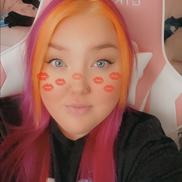 Meet your Posher, Megan - Picture 3 of 5